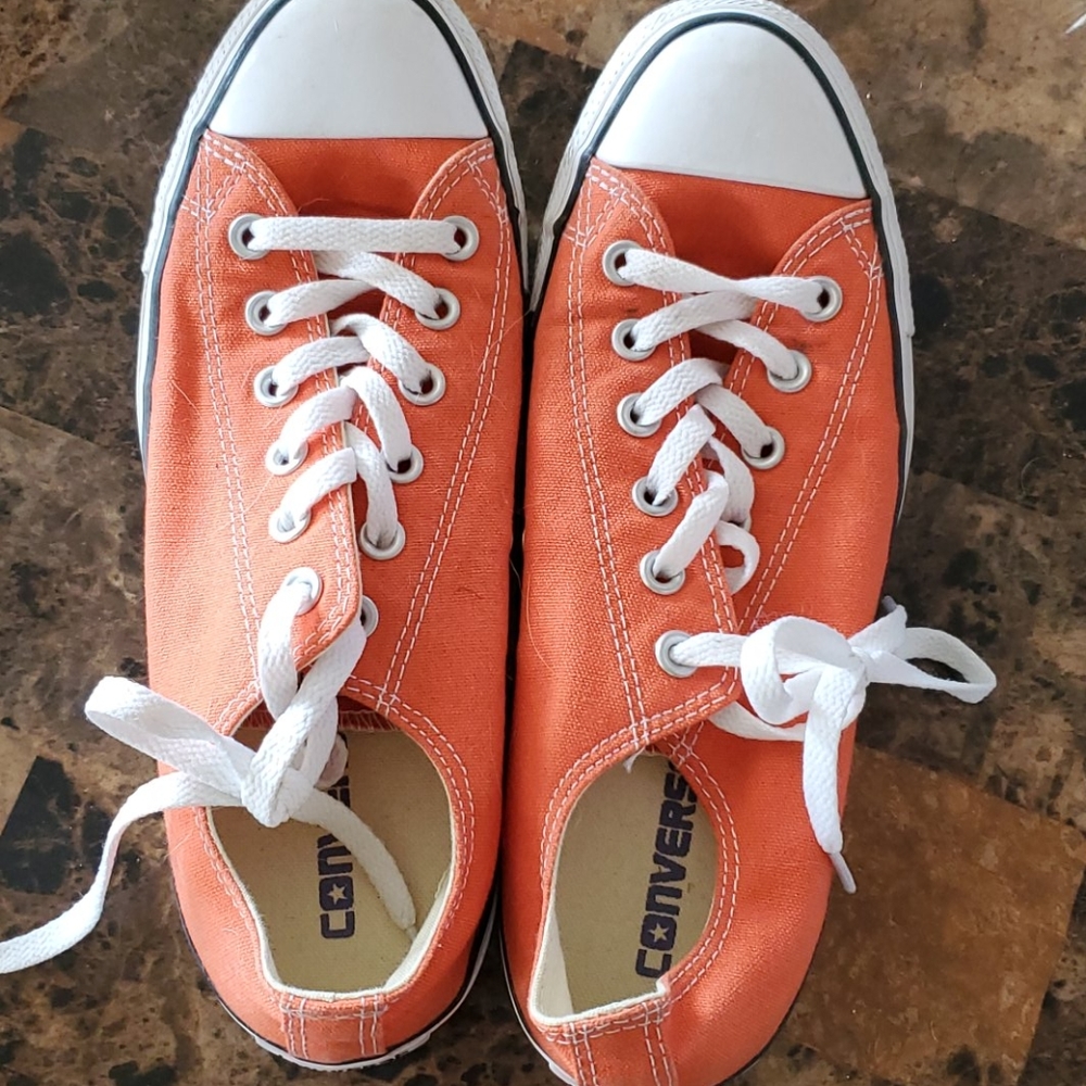 LIKE NEW Women's size 9 Orange Converse Low Top